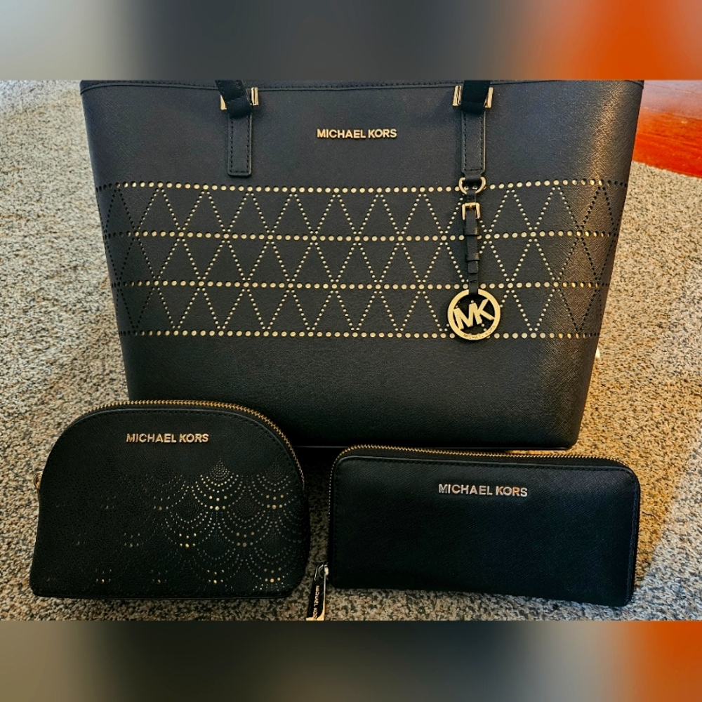 Michael Kors Bag, Wallet AND Cosmetic Bag!